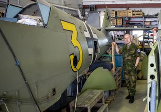 Major Anders Utgård, Sjef Luftforsvarsmuseet, ved Messerschmitt Bf 109 G-2/R6, «Gul 3». Foto: Eirik Helland Urke