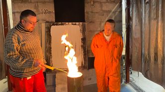 Bachelor-oppgave: Stine Frost Tjemsland arbeider nå med sin bacheloroppgave og gjennomfører den som et delprosjekt i doktorgradsarbeidet til stipendiat Einar Arthur Kolstad. Han forsker på væske-brann i rør. Foto:  Thomas Førde