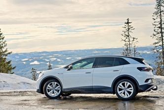 16,3 centimeters bakkeklaring gjør ikke ID.4 til den mest høyreiste SUV-en. Her er den ved Hafjelltoppen. Foto: &nbsp;Mathias Klingenberg