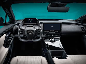 Styrestikken ligner på hva Tesla presenterte for de oppdaterte utgavene av Model S og X. Foto: Toyota