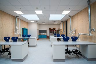 Skolens mange spesialrom sørger for inspirerende og behagelig læring. Foto: Paal-André Schwital