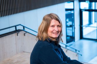 Rektor Grethe Hultgren er svært fornøyd med skolen, både for elevenes og de ansattes del. Foto: Paal-André Schwital