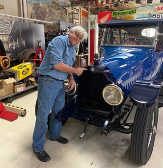Jay Leno kaller eks-vraket fra Hjellestad for «en av de sjeldneste, mest uvanlige og fascinerende bilene ingen har hørt om». Foto: Jay Lenos Garage