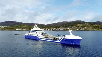 Brønnbåten Ro Vision er bygget ved Larsnes Mek. Verksted. Normatic har levert operasjonssystemet. For tiden jobber de med Ro Sailor, en tilsvarende brønnbåt til samme rederi. Foto: LARSNES MEK. VERKSTED/ROSTEIN