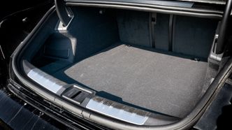 Bagasjerommet i Audi E-Tron GT er ikke spesielt romslig. Foto:  Eirik Helland Urke