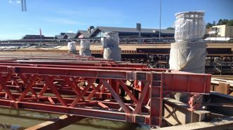 Betongpeler i Seutelva. Foto:  Statens vegvesen