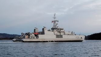 Minesveiperen KNM Otra i Oslofjorden i 2020. Sammen med søsterskipet KNM Rauma skal det tjenestegjøre fram til 2028, men med ny teknologi om bord. Foto: Torbjørn Kjosvold/Forsvaret