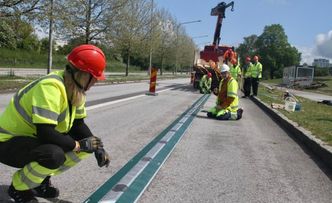 Teknologien har blitt testet i tre år på en privat vei og har blitt testet siden 2020 i prosjekter med det svenske Trafikverket for busser i Lund og for stasjonær lading ved DHLs terminal i Sverige.