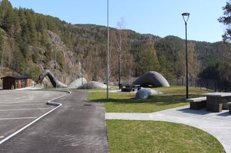 Sjøormen rasteplass ved riksvei 36 Bø-Seljord. Foto: Statens vegvesen