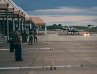 De amerikanske F-35-flyene landet på Mont-de-Marsan sørvest i Frankrike mandag og skal delta i Atlantic Trident som starter over helga. Foto: Staff Sgt. Alexander Cook