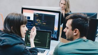 For å finne svar på hvilken skyløsning som passer akkurat din virksomhet, er det viktig å stille spørsmål om både dagens IT-løsning og om de ulike skyalternativene.