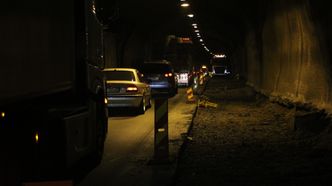 Kolonnekjøring gjennom tunnelen på dagtid. Foto: Lars Helge Rasch, Statens vegvesen