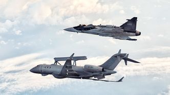 Gripen E og GlobalEye. Foto:  © Cyan Racing. All Rights Reserved