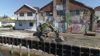 Glasopor brukes for tilbakefylling langs kaifronten bygget i tradisjonell stil. Foto:  Glasopor