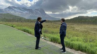 Onsdag var Jacob Stolt-Nielsen og prosjektdirektør i Nordkraft, Jon Ingebrigtsen, på befaring på Hergot. Foto: Nordkraft
