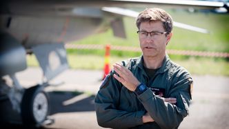 Prøveflyger Bård Solheim tok 680 hjem til Bodø og kom tilbake igjen til Kjeller med et annet F-16 før middag. Foto:  Eirik Helland Urke