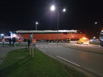 Her har skipsverftet tatt bilde transport av ett av skrogene til til ferga til tørrdokk i Rotterdam. Foto: Holland Shipyards Group