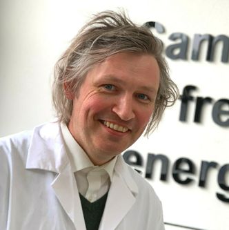 Professor Odne Stokke Burheim ved Institutt for energi-og prosessteknikk er primus motor for det nye batterilaboratoriet på NTNU. Foto: Kjersti Lunden Nilsen
