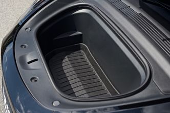 Frunken er større enn på Model 3, men ikke så stor som på Model X. Vi målte den dessverre ikke. Foto: &nbsp;Mathias Klingenberg