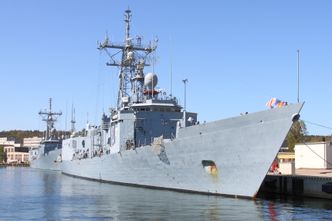 ORP Generał Kazimierz Pułaski er en av de to Polske fregattene som ble overført fra US Navy tidlig på 2000-tallet og som om ti års tid skal erstattes av tre nybygde skip. Foto: Wikimedia commons