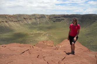 Agata Krzesinska ved Barringerkrateret i Arizona. Foto:  Privat