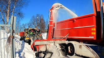 Særlig ved lasting kommer en hydraulisk fres til sin rett. Foto:  Tokvam