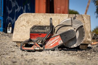 Milwaukee MX FUEL 350 mm kappmaskin kan brukes både sammen med manuell vanntank og en ny vanntank som drives med batteri fra Milwaukees 18V-serie. Foto: TUM Studio