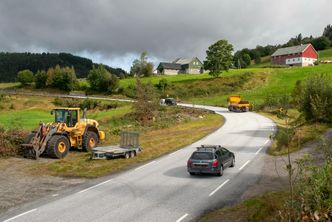 Rett rfam her skal tunnelen skal gå inn. Foto: Ole Kristian Åset, Statens vegvesen