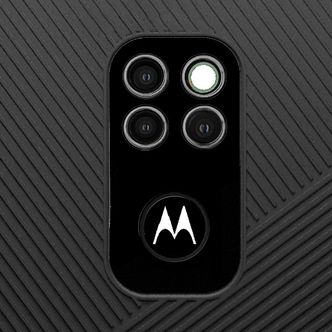 Hovedkameraet er det sikkert ikke noe å si noe på, men de andre imponerer ikke Foto:  Motorola