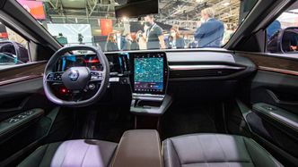Nye Renault Megane E-Tech har samme operativsystem som Polestar 2, og vil trolig by på de fleste appene du får hos Polestar. Foto: Marius Valle