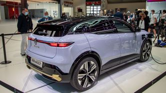 Megane er en større bil enn Renaults storselger Zoe. Foto: Marius Valle