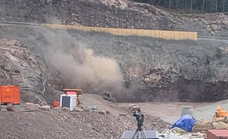 Den første tunnelsalva gikk presis klokken 13. Foto: Kjell Wold