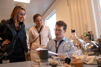Laura Ferrando-Climent, Marie Bourgeaux-Goget og Fred Martin Kaaby. IFE kan også bistå med veiledning og tolkning av analyseresultater. Foto: TUM Studio