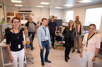 Unik tverrfaglig kompetanse: Viktoriya Yarushina, Ingar Johansen, Fred Martin Kaaby, Cato Wendel, Laura Ferrando-Climent, Jan Kihle og Marie Bourgeaux-Goget ved IFE. Foto: TUM Studio