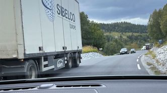 E6 forbi Trofors har lenge vært en ulykkesbelastet flaskehals med smal veibane og mange svinger. Foto: Statens vegvesen
