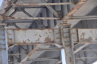 Særlig veisaltet har tæret på brua som går over Hillevågsstrømmen i Stavanger