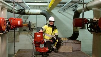 SPESIALTILPASSET AUTOMASJON: – Graden av automatisering her har gått fra lav til høy, så de har virkelig gjort et teknologisk kvantesprang, sier Tore Sandorf i Petro Online. Foto:  Petro Online AS