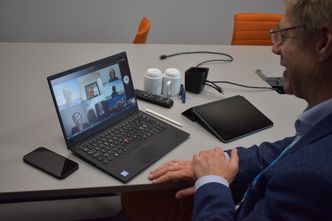 Ole-Petter Thunes, adm. dir. i Rambøll Norge, signerte kontrakten med Statens vegvesen elektronisk via Teams. Foto:  Thora Engen Fasteraune, Rambøll