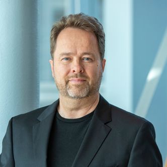 Stolt av Lysaker: Snorre Kjesbu er Ciscos sjef for samhandlingenheter som lages over hele verden, men han kommer fra Tandberg og er spesielt stolt over hva kollegene på Lysaker har konstruert denne gang. Foto:  Cisco