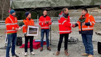 Statens vegvesen takker entreprenørene PEAB Norge og Austad Maskinstasjon for godt utført arbeid Foto: Statens vegvesen