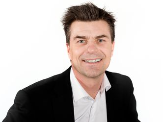 Man kan faktisk ikke undervurdere hvor potensielt farlig SF<sub>6</sub> er – og hvor viktig det er at vi finner bærekraftige alternativer til den, sier Ronny Micaelsen i Schneider Electric Norge.