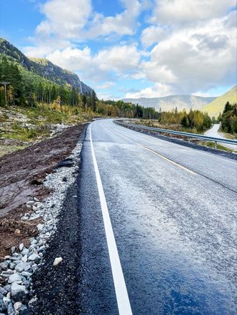 Nå kan hyttefolket suse forbi Valle uten å bli heftet av nedsatte fartsgrenser. Foto: Statens vegvesen