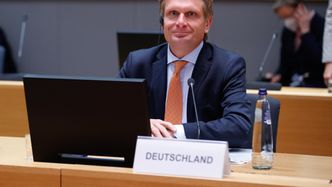 Ni EU-land, med Tyskland i spissen, argumenterer for at strømkrisen vi har sett i høst, er et tegn på at markedet faktisk fungerer. På bildet Tysklands representant på EU-møtet, den kristeligdemokratiske politikeren Thomas Bareiß. Foto: Mario Salerno, EU Council