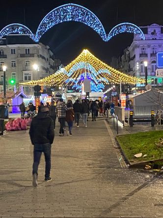 Energikrisen legger ikke noen demper på juledekorasjonene i Brussel. Foto: Alf Ole Ask/Energi og Klima