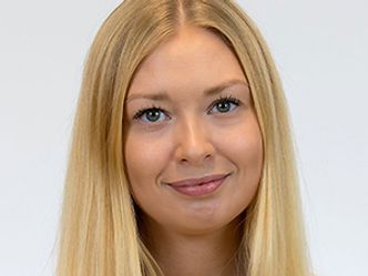 – Når vi høyrer om antibiotikaresistente bakteriar ved norske sjukehus, er det som regel stammer av gule stafylokokkar som er dei skuldige, fortel Amalie Føreid Reinertsen. Foto:  Adam R. Babinski/UiO