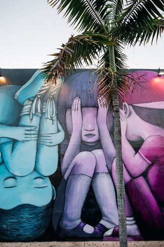 Fargen vi ser i maling er den delen av lysspekteret som materialet ikke absorberer. Materialet avgjør altså fargen. Foto:  Colourbox