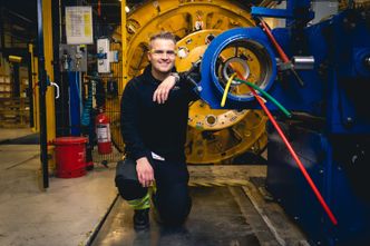 LANG FARTSTID: Patrick Angler Johansen begynte i Nexans som lærling. I dag jobber han som prosessleder. Foto: &nbsp;Trond Tomassen