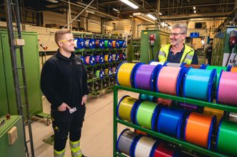 Nexans på Rognan driver såkalt enstykksproduksjon, og leverer ferdige systemer til hele verden. Foto: &nbsp;Trond Tomassen