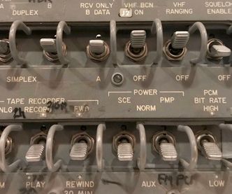 SCE to AUX var en obskur bryter helt nede i hjørnet av kommandomodulens instrumentpanel. Foto: NASA