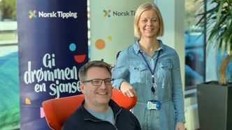 BI-utviklere Audun Kaul Jenssen og Linda Vold. Foto: Norsk Tipping